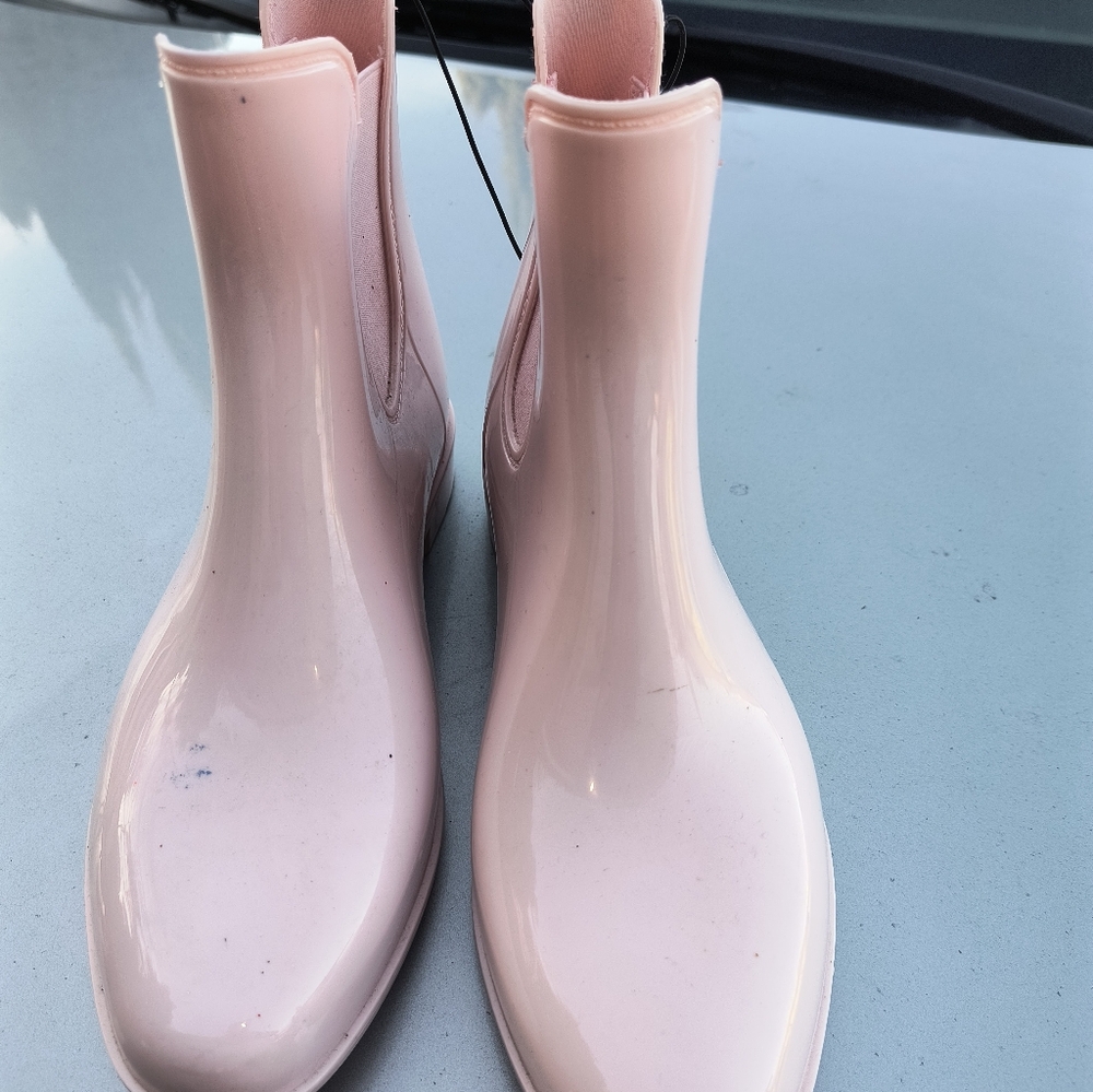 Boot - Picture 2 of 5